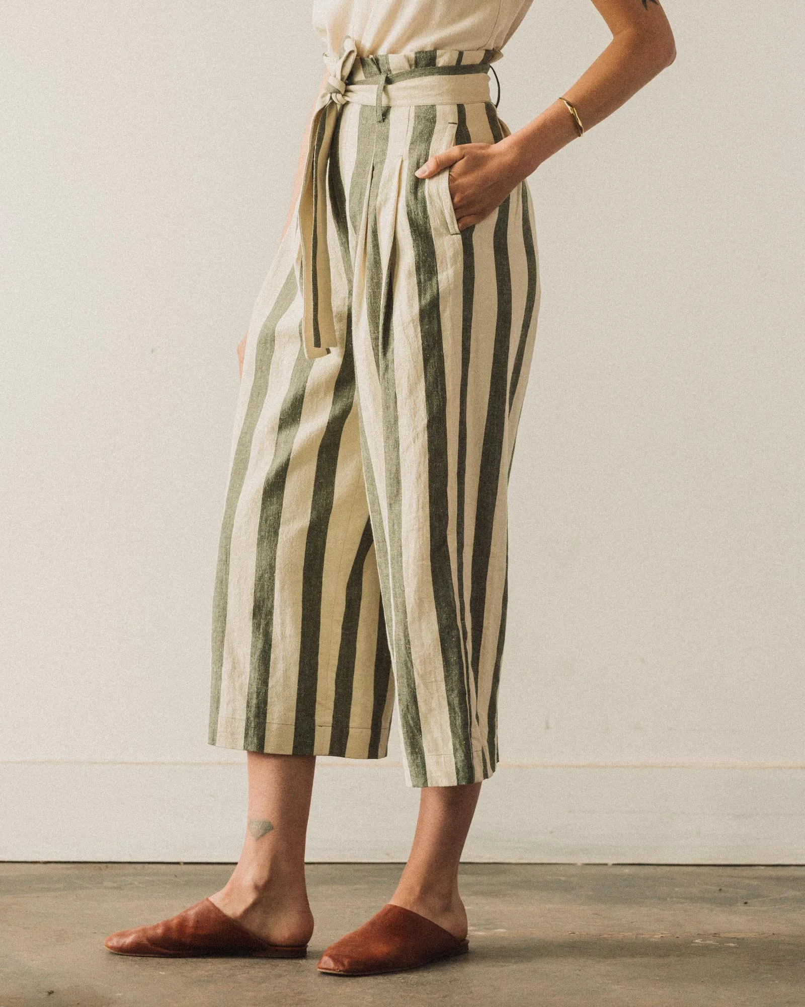 7115 Pleated Trouser, Light Stripe