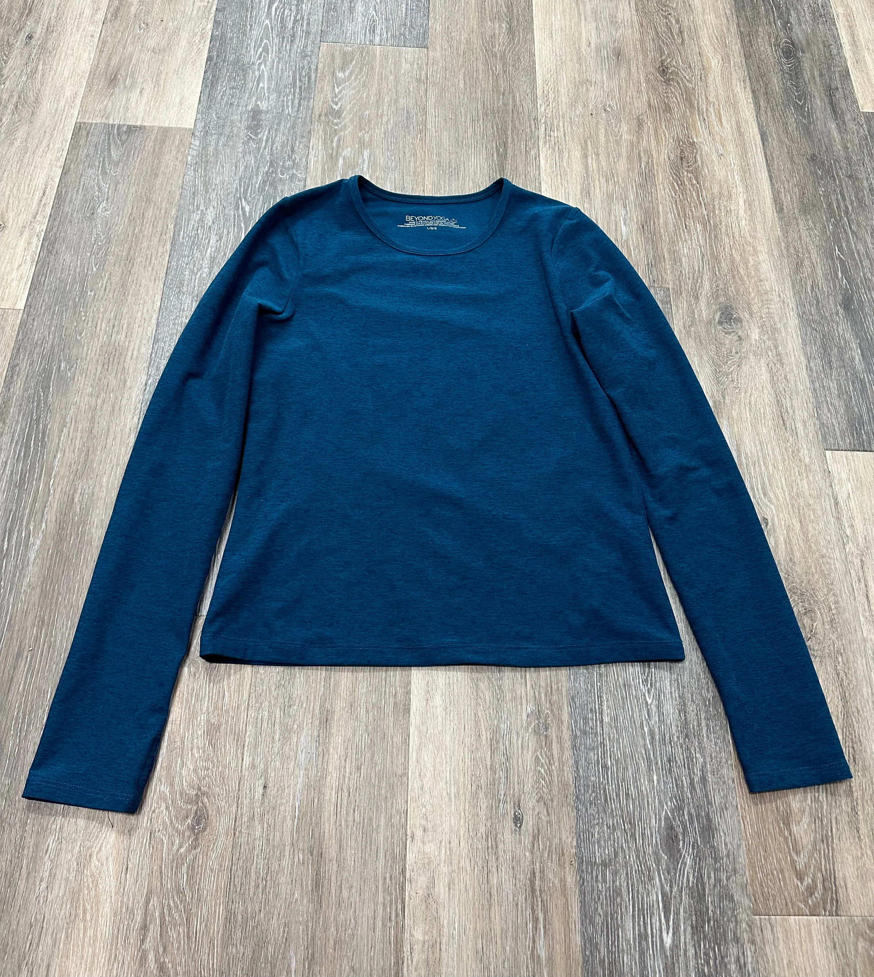 Athletic Top Long Sleeve Crewneck By Beyond Yoga  Size: L