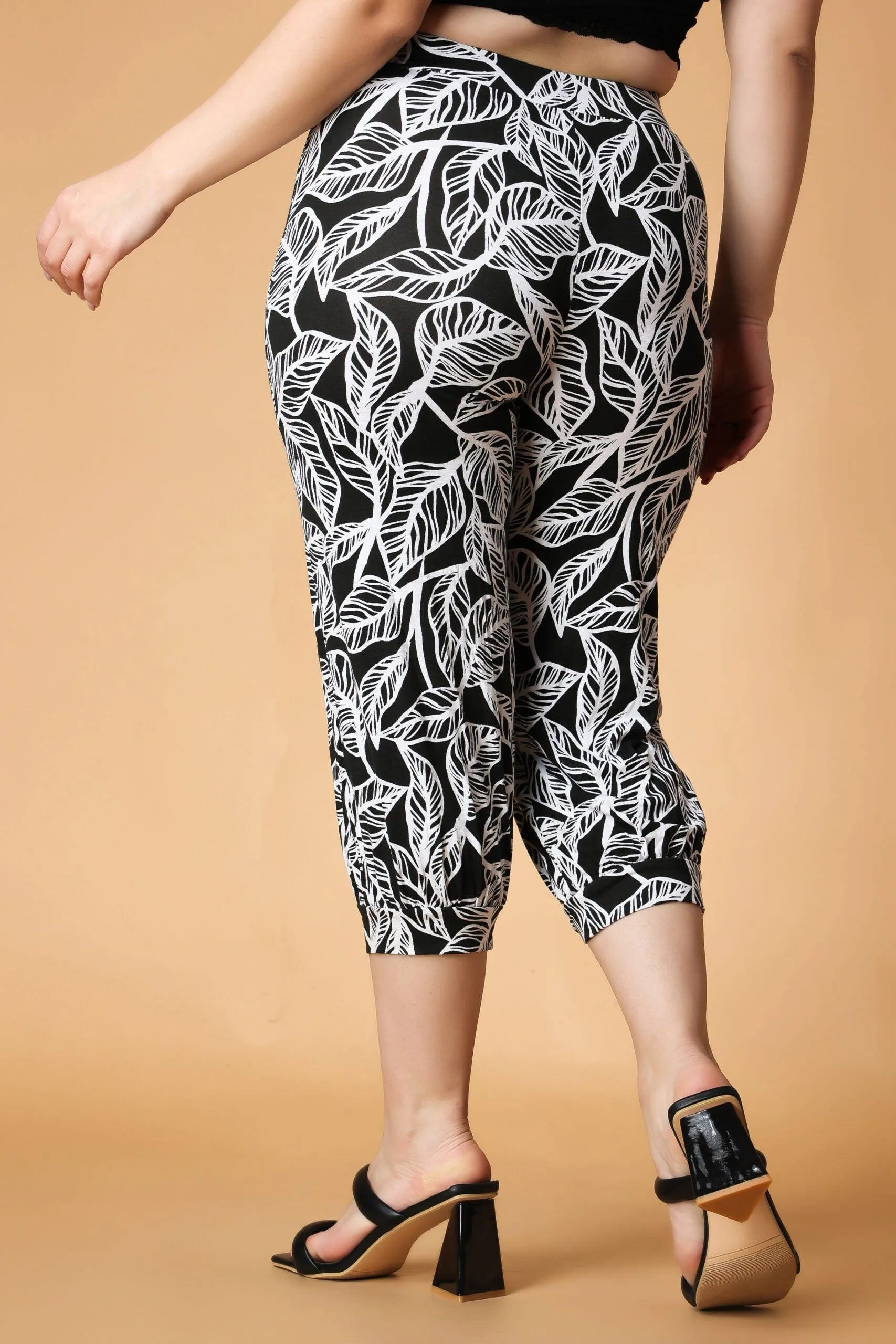 Black & White Leaf Printed Cropped Pants