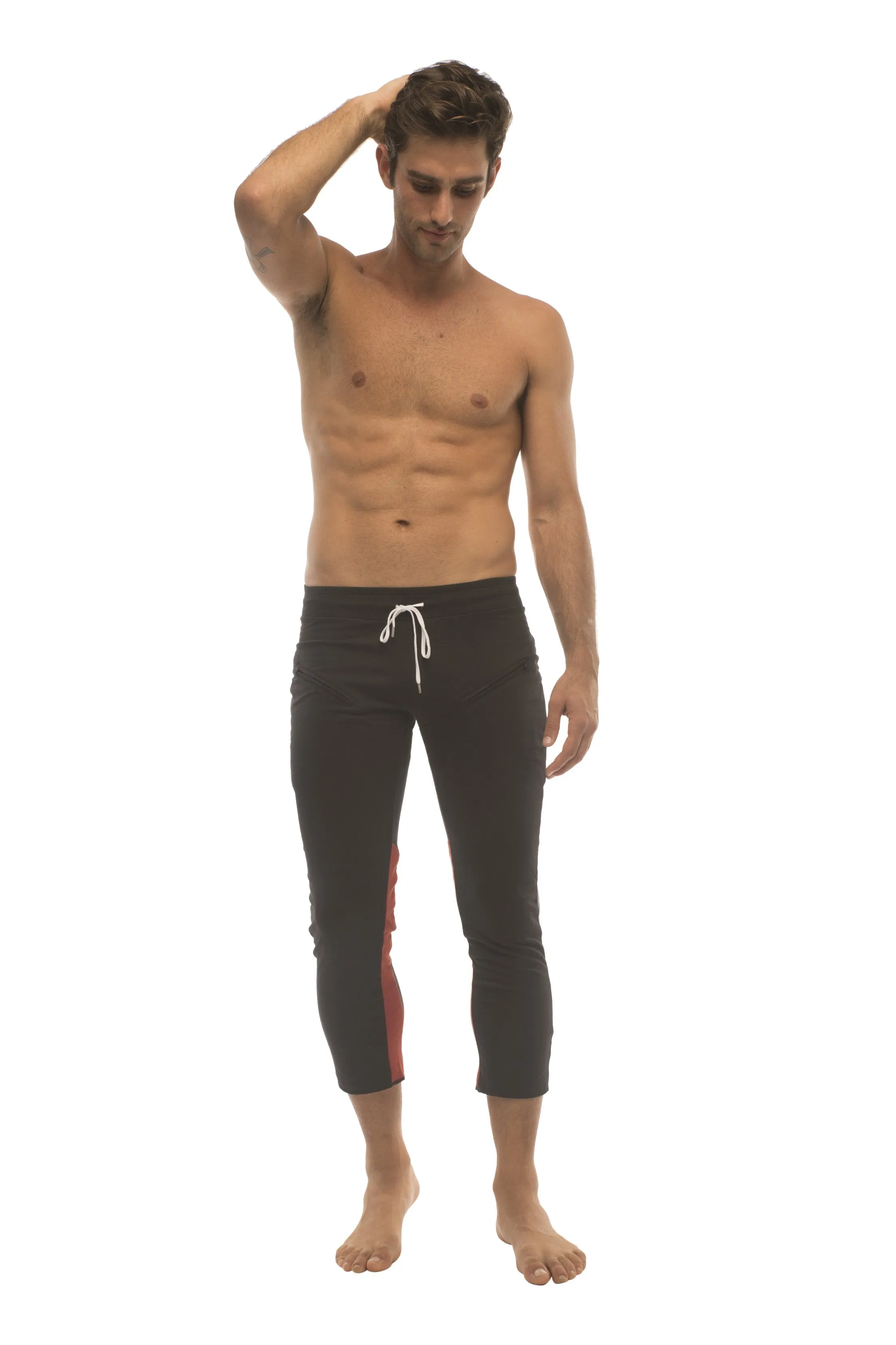 Mens 4/5 Zipper Pocket Capri Yoga Pants (Black w/Charcoal & Red)