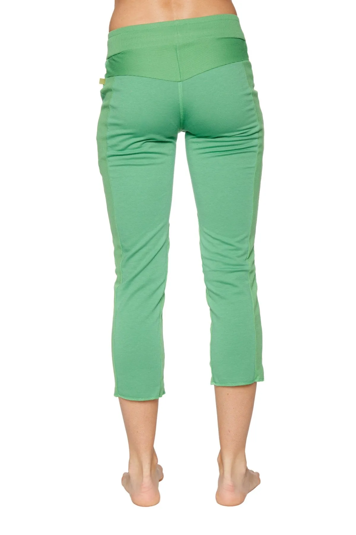 Women's 4/5 Length Zipper Pocket Capri Yoga Pant (Bamboo Green)