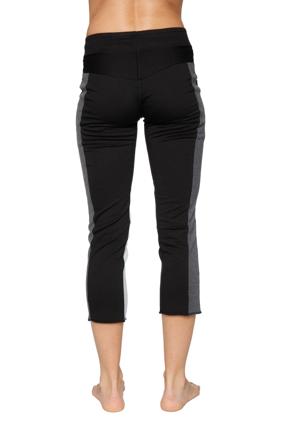 Women's 4/5 Length Zipper Pocket Capri Yoga Pant (Black w/Charcoal & Grey)