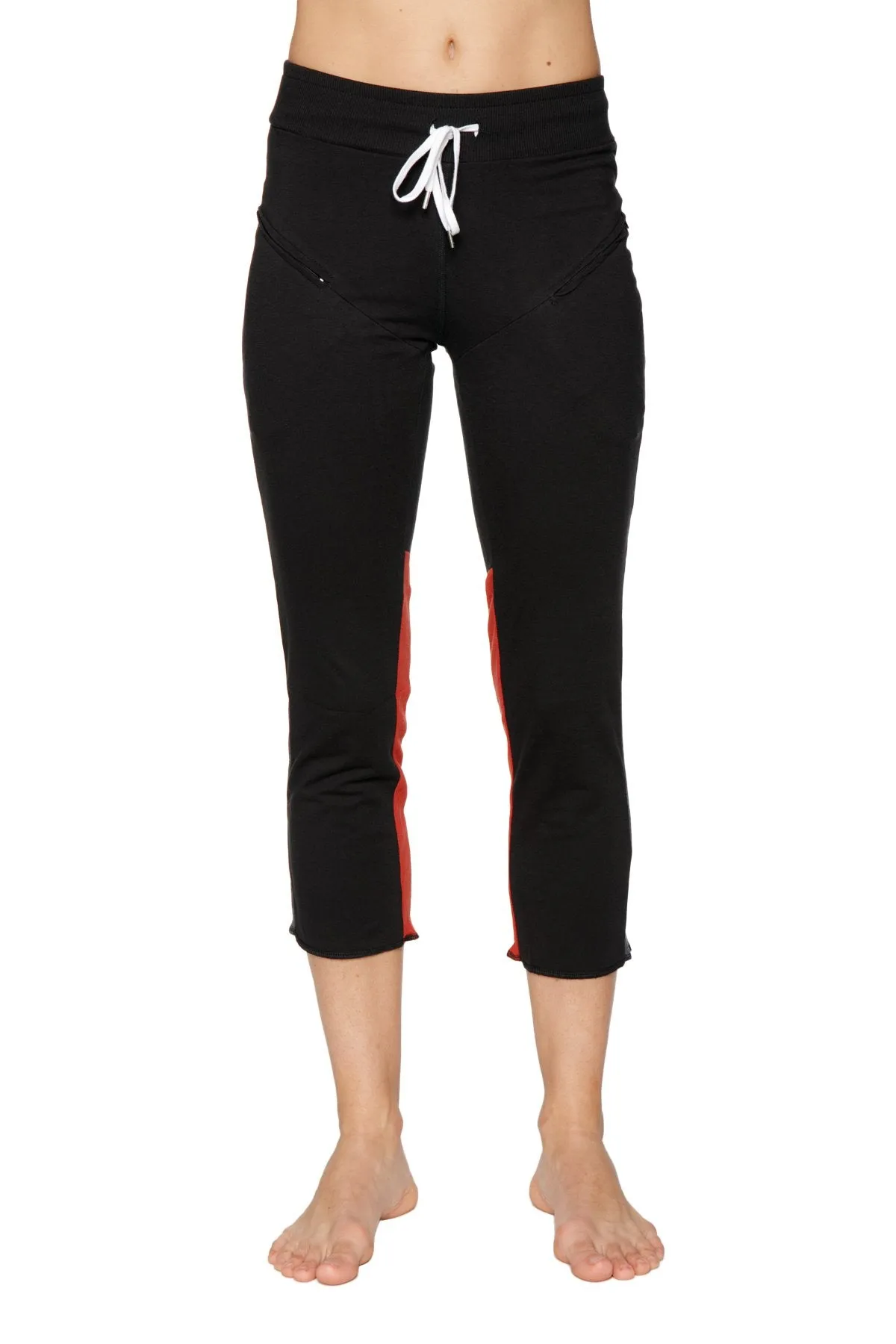 Women's 4/5 Length Zipper Pocket Capri Yoga Pant (Black w/Charcoal & Red)