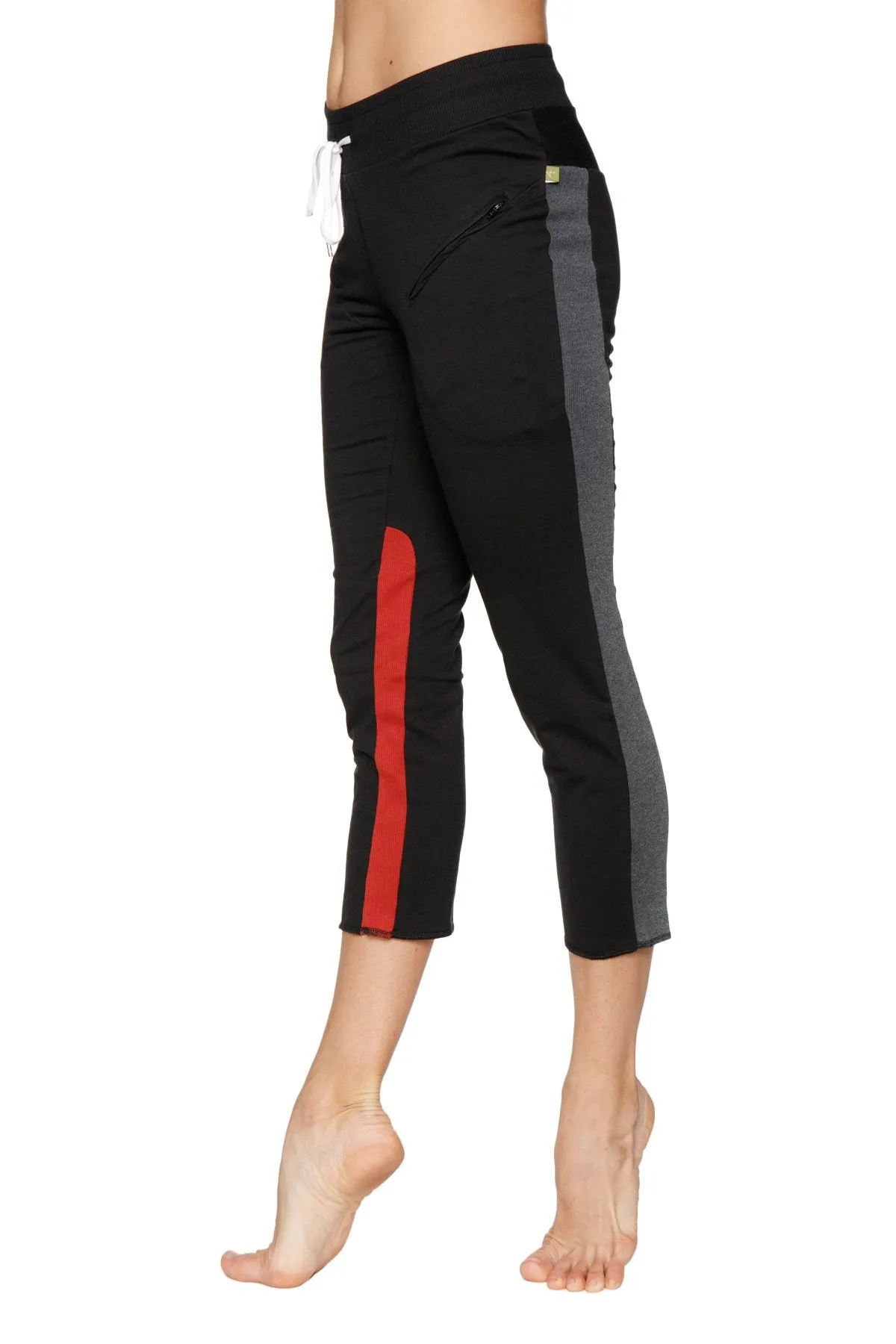 Women's 4/5 Length Zipper Pocket Capri Yoga Pant (Black w/Charcoal & Red)